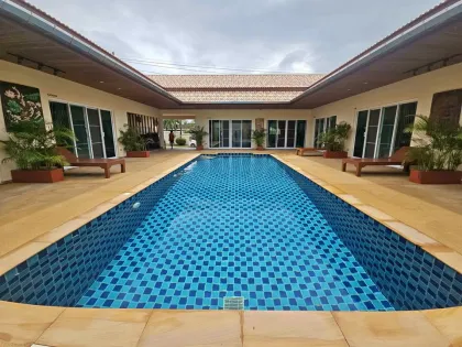 Villa 6 Chambres avec Piscine Privée à Saiyuan, Rawai à Louer