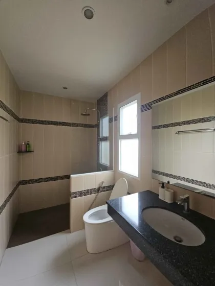 Villa 6 Chambres avec Piscine Privée à Saiyuan, Rawai à Louer