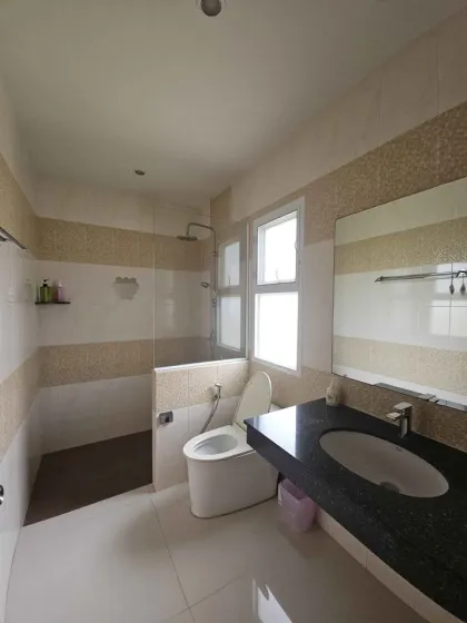 Villa 6 Chambres avec Piscine Privée à Saiyuan, Rawai à Louer