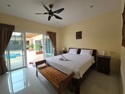 Villa 6 Chambres avec Piscine Privée à Saiyuan, Rawai à Louer