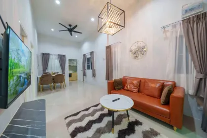 Casa adosada de 2 dormitorios y 2 baños en alquiler en The Rich Palai, Chalong