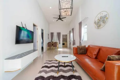Casa adosada de 2 dormitorios y 2 baños en alquiler en The Rich Palai, Chalong