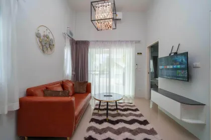 Casa adosada de 2 dormitorios y 2 baños en alquiler en The Rich Palai, Chalong