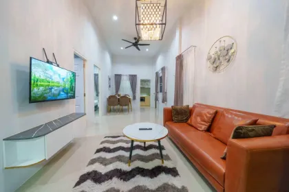 Casa adosada de 2 dormitorios y 2 baños en alquiler en The Rich Palai, Chalong