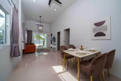 Casa adosada de 2 dormitorios y 2 baños en alquiler en The Rich Palai, Chalong
