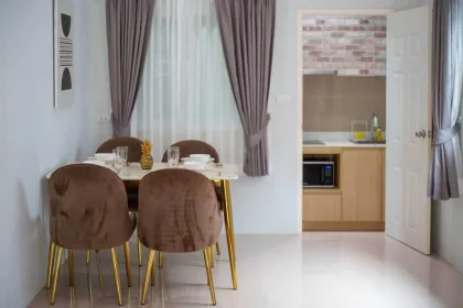 Casa adosada de 2 dormitorios y 2 baños en alquiler en The Rich Palai, Chalong