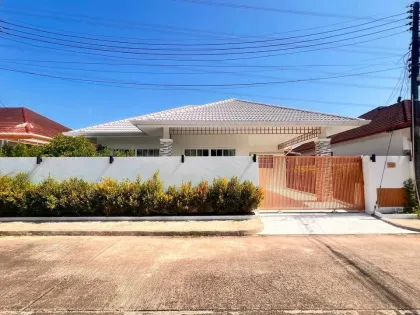 Moderne 3-Zimmer-Villa zur Miete in Neramit 1 Village, Talang