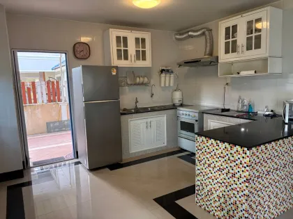 Villa spacieuse de 3 chambres à louer à Sapam Village, Koh Kaew
