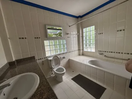 Villa spacieuse de 3 chambres à louer à Sapam Village, Koh Kaew