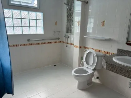 Villa spacieuse de 3 chambres à louer à Sapam Village, Koh Kaew