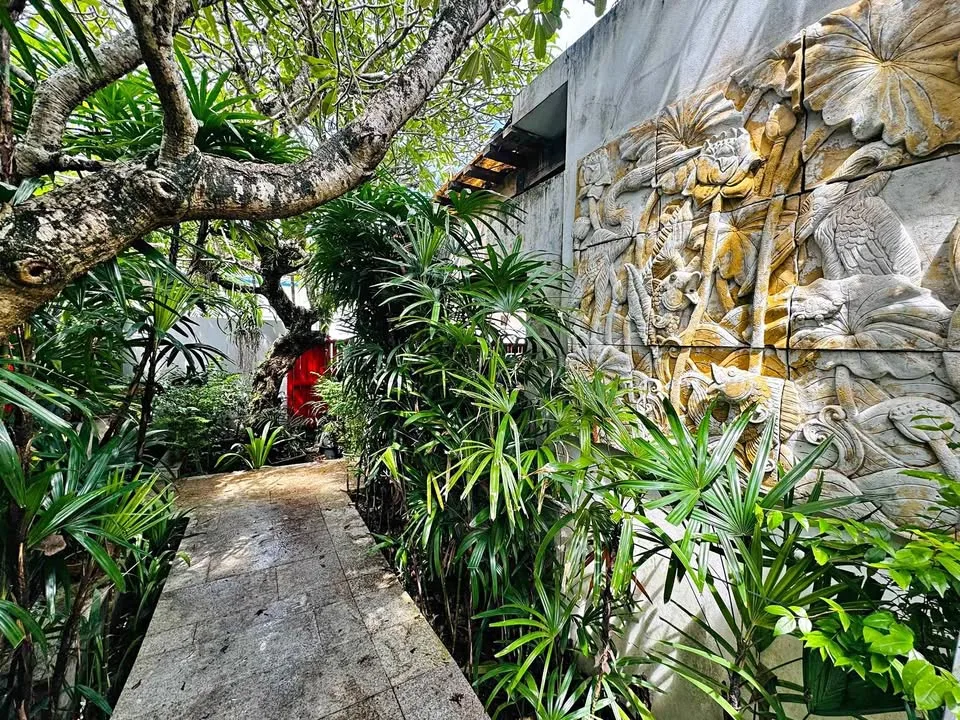 Villa tropicale avec 3 chambres et 4 salles de bain à Rawai
