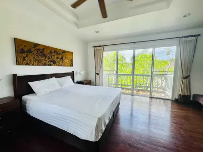 Villa tropicale avec 3 chambres et 4 salles de bain à Rawai