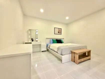 Newly Renovated 2-Bedroom Home with Garden Near BISP, Pa Khlok