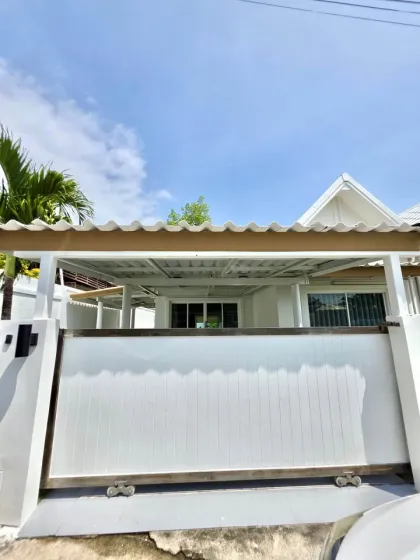 Newly Renovated 2-Bedroom Home with Garden Near BISP, Pa Khlok