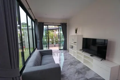 Villa de 2 dormitorios y 2 baños con acceso a piscina en Choeng Thalay