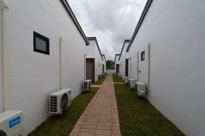 Villa de 2 dormitorios y 2 baños con acceso a piscina en Choeng Thalay