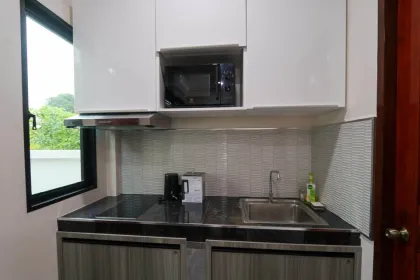 Villa de 2 dormitorios y 2 baños con acceso a piscina en Choeng Thalay