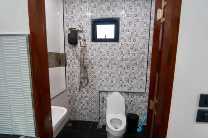 Villa de 2 dormitorios y 2 baños con acceso a piscina en Choeng Thalay