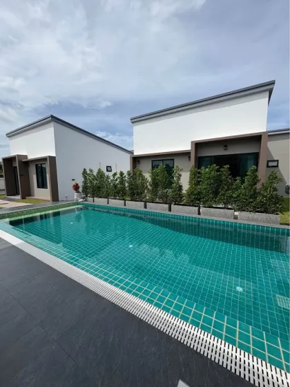 Villa de 2 dormitorios y 2 baños con acceso a piscina en Choeng Thalay