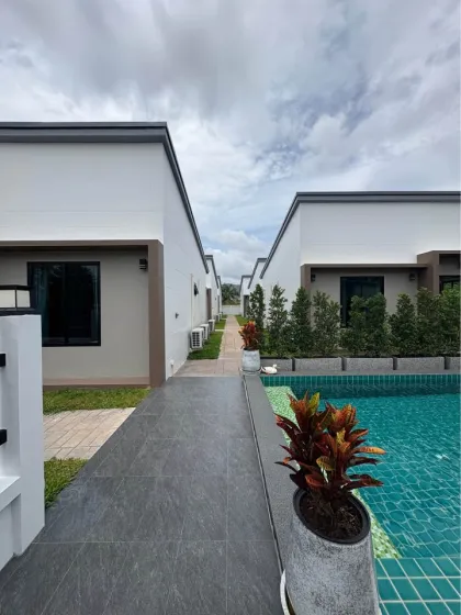 Villa de 2 dormitorios y 2 baños con acceso a piscina en Choeng Thalay