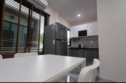 Villa de 2 dormitorios y 2 baños con acceso a piscina en Choeng Thalay