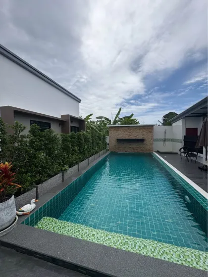 Villa de 2 dormitorios y 2 baños con acceso a piscina en Choeng Thalay