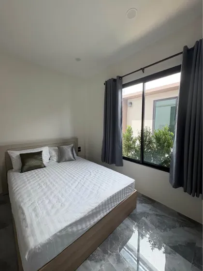 Villa de 2 dormitorios y 2 baños con acceso a piscina en Choeng Thalay