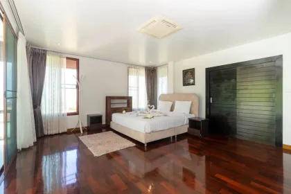 Stunning 5-Bedroom Seaview Pool Villa in Chalong