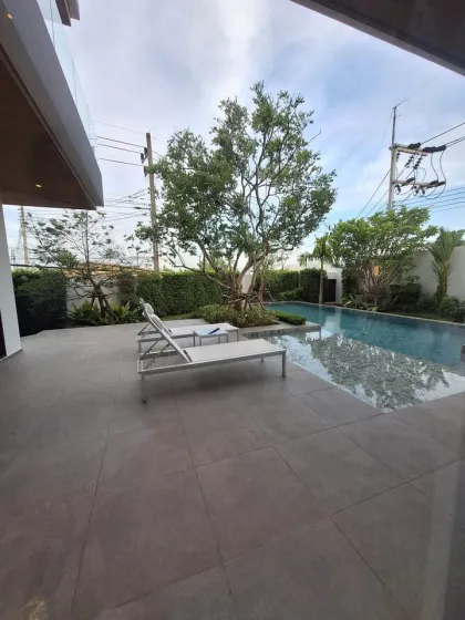Luxury 5-Bedroom Villa with 6 Baths for Rent in Rawai, Phuket
