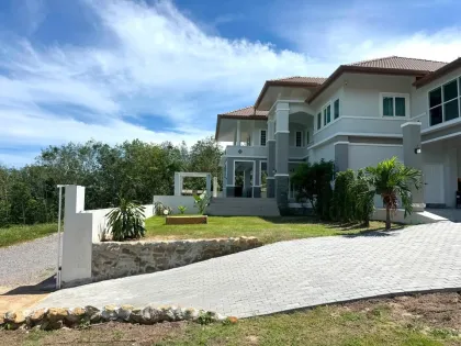 Spacious 7-Bedroom Villa with Pool and Garden in Mai Khao