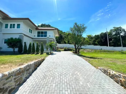 Spacious 7-Bedroom Villa with Pool and Garden in Mai Khao
