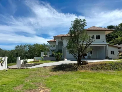 Spacious 7-Bedroom Villa with Pool and Garden in Mai Khao