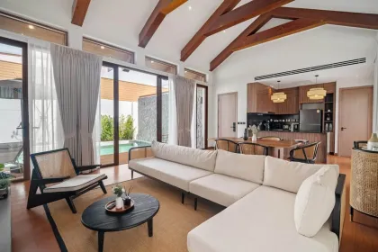 Villa neuve de luxe avec piscine, 3 chambres & 4 salles de bains à Cherng Talay