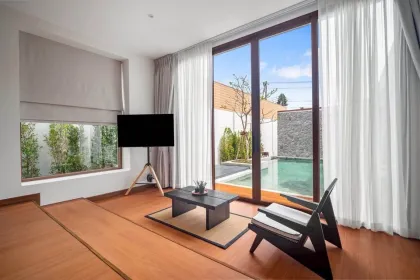 Villa neuve de luxe avec piscine, 3 chambres & 4 salles de bains à Cherng Talay