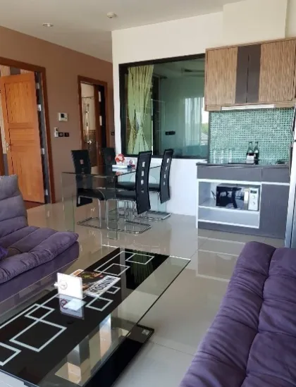 Amplio Condominio de 2 Habitaciones en Alquiler en Chalong, Phuket Town