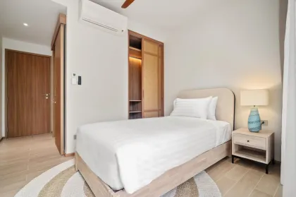 Condo Deluxe de 3 Habitaciones en Laguna Beach Residences Reef