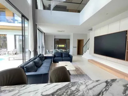 Geräumige 5-Schlafzimmer-Poolvilla zur Langzeitmiete in Cherng Talay
