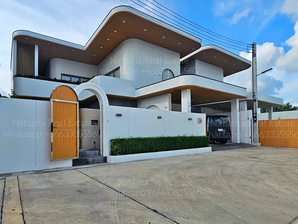 Nueva villa con piscina de 4 dormitorios en alquiler en Bang Jo, Phuket