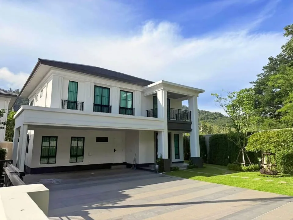 Luxus-Eckvilla mit 4 Schlafzimmern und Pool zu vermieten