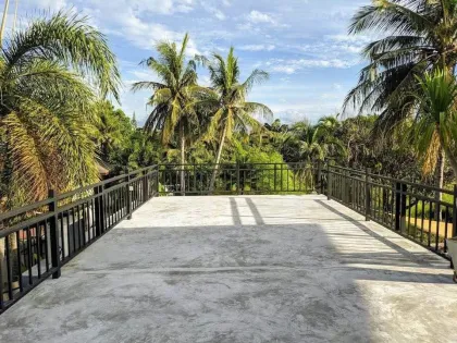 Villa de Lujo con 5 Habitaciones, Piscina y Gran Jardín en Alquiler