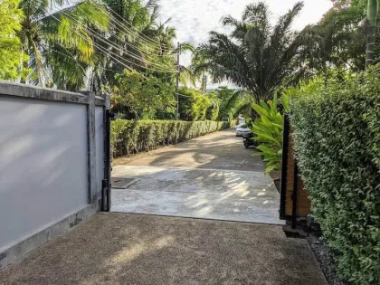 Villa de Lujo con 5 Habitaciones, Piscina y Gran Jardín en Alquiler