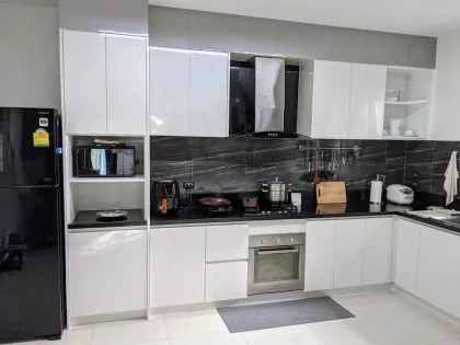 Villa de Lujo con 5 Habitaciones, Piscina y Gran Jardín en Alquiler