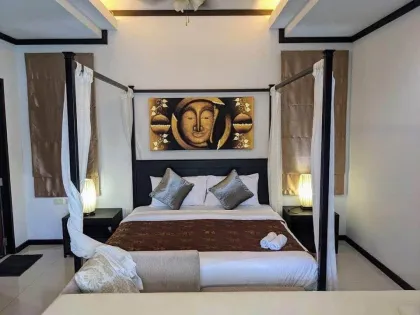 Villa de Lujo con 5 Habitaciones, Piscina y Gran Jardín en Alquiler