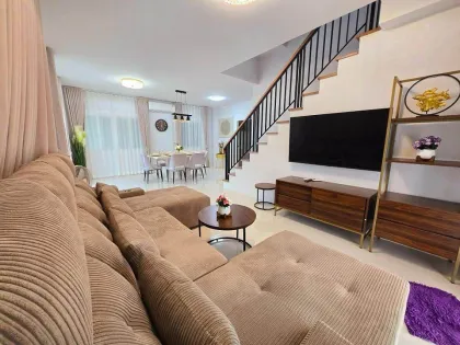 4-Schlafzimmer Familienhaus mit Seeblick in Kathu