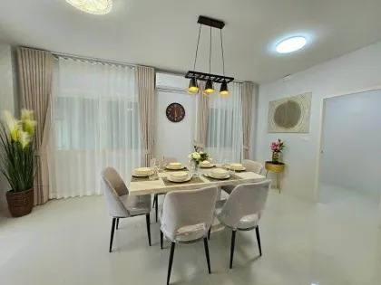 4-Schlafzimmer Familienhaus mit Seeblick in Kathu