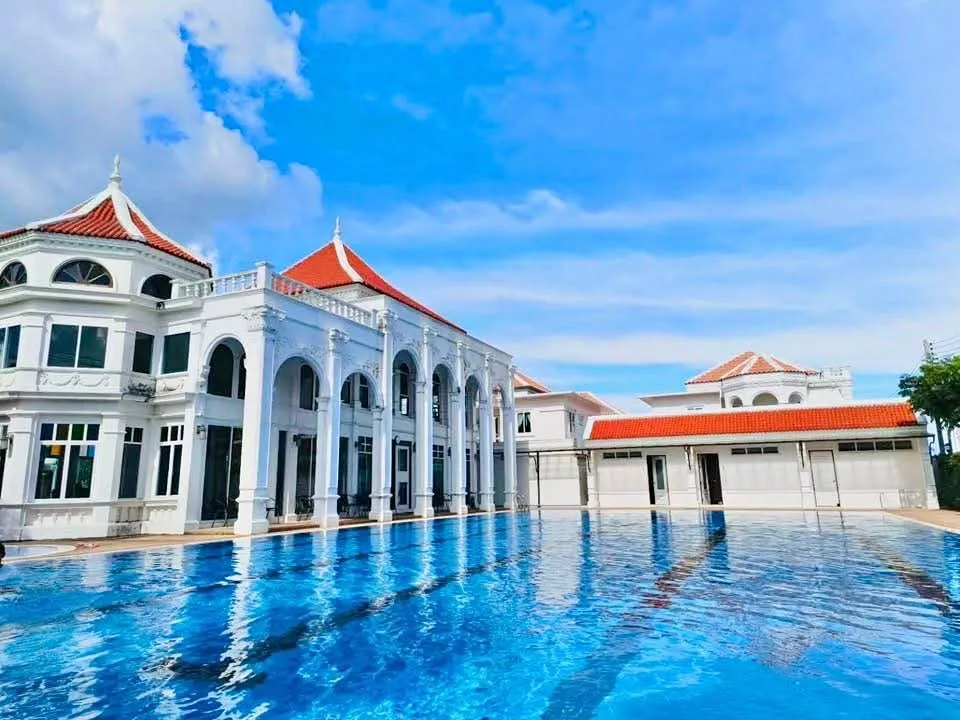 Villa moderne 4 chambres à louer à Koh Kaew avec piscine
