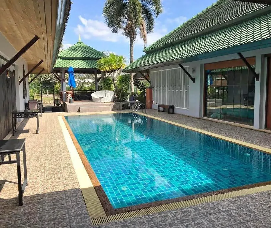 วิลล่าพร้อมสระว่ายน้ำ 4 ห้องนอนให้เช่าในเชิงทะเล ภูเก็ต