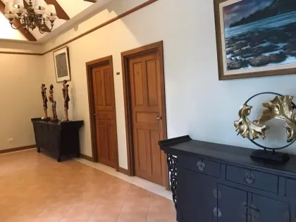 Villa spacieuse 4 chambres avec piscine à louer à Cherng Talay, Phuket
