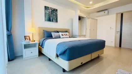 Moderner Loft-Doppelhaushälfte mit 2 Schlafzimmern & 3 Bädern zu vermieten