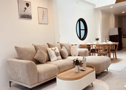 Moderner Loft-Doppelhaushälfte mit 2 Schlafzimmern & 3 Bädern zu vermieten